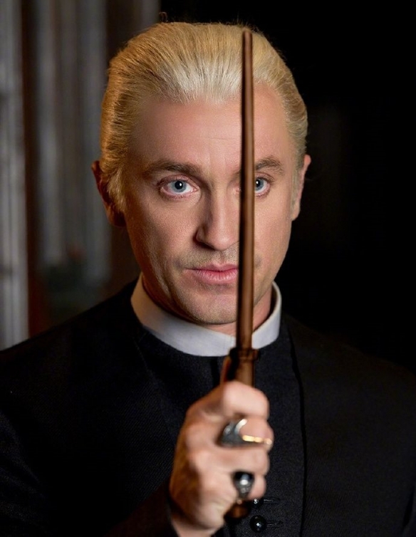 汤姆·费尔顿再度登上舞台,饰演德拉科·马尔福!官方首映拍摄片段正式公布
汤姆·费尔顿再度登上舞台,饰演德拉科·马尔福!官方首映拍摄片段正式公布