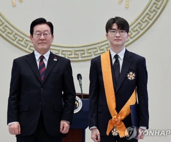 游侠晚报：Epic再送两款免费游戏，《全战三国》与《无主星渊》_Faker荣获青龙勋章