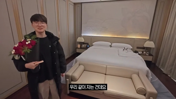 蜜月Vlog?Faker与Untara跨年现场互动,亲自喂食并共眠一床在酒店 蜜月Vlog?Faker与Untara跨年现场互动,亲自喂食并共眠一床在酒店