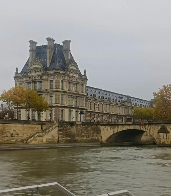 一位大爷用镜头直击，无修饰、无滤镜，展现的巴黎风貌！塞纳河竟被调侃为“村头水沟”