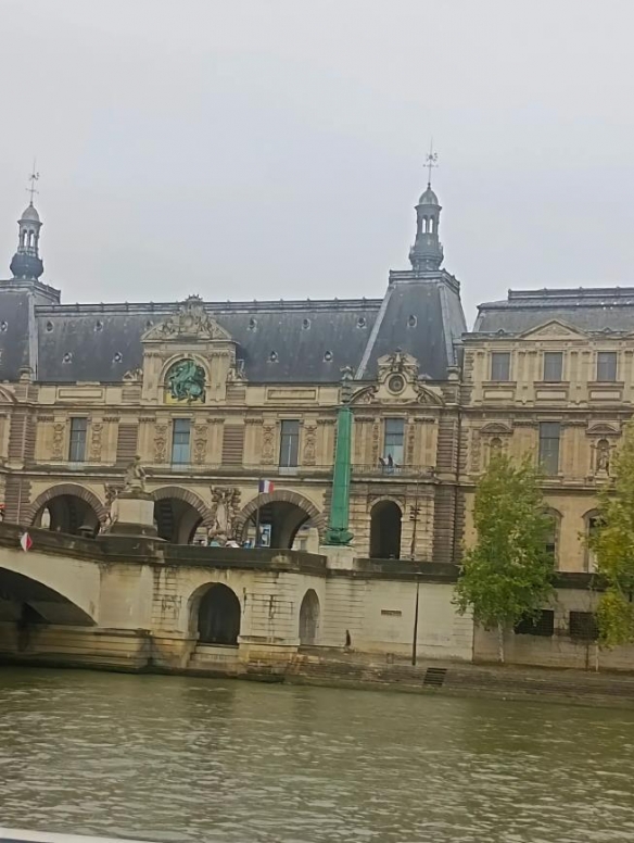 一位大爷用镜头直击，无修饰、无滤镜，展现的巴黎风貌！塞纳河竟被调侃为“村头水沟”