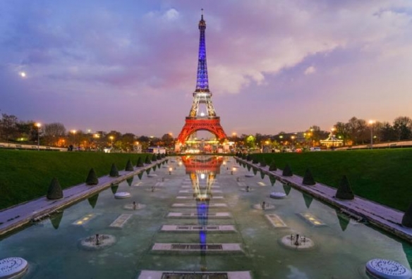 一位大爷用镜头直击，无修饰、无滤镜，展现的巴黎风貌！塞纳河竟被调侃为“村头水沟”