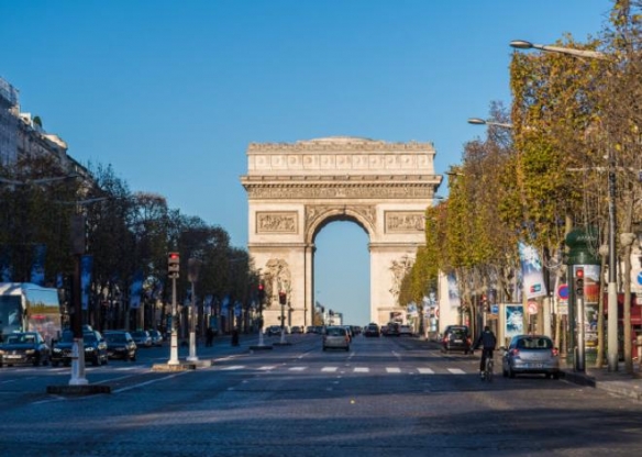 一位大爷用镜头直击，无修饰、无滤镜，展现的巴黎风貌！塞纳河竟被调侃为“村头水沟”