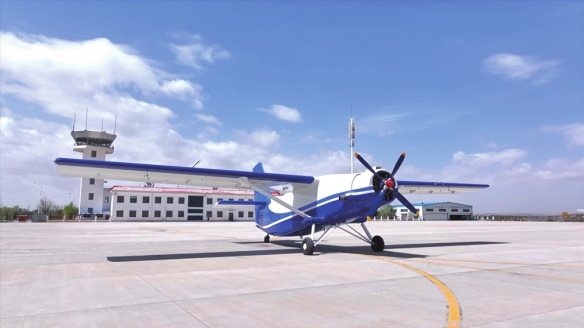 ‌我国高原地区大型无人机实现首次商用物流飞行，开辟川藏“空中走廊”成功试航