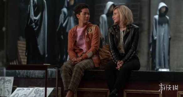 惊叫之声再次响起！《惊声尖叫7》新发布的海报展现出两个阵营，悬念重重令人期待。