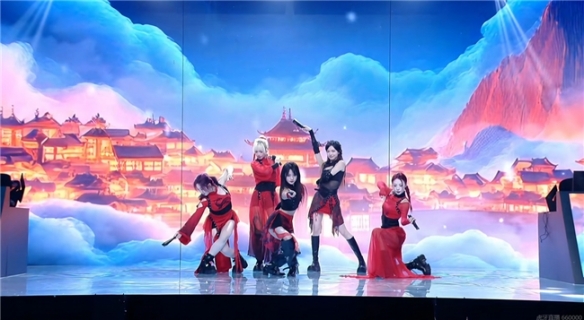 【改写后内容】

浓厚的年味与炽热的热血共舞！峡谷拜年盛典与WRL年度总决赛完美落幕