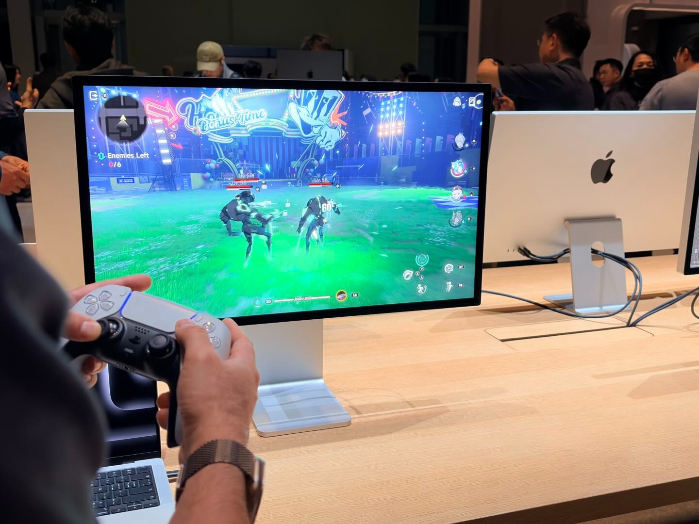 《异环》在苹果全球新品体验会上的精彩亮相_成现场唯一可供试玩的游戏

