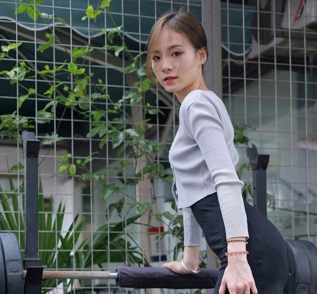 无内丝袜大尺度福利写真视频