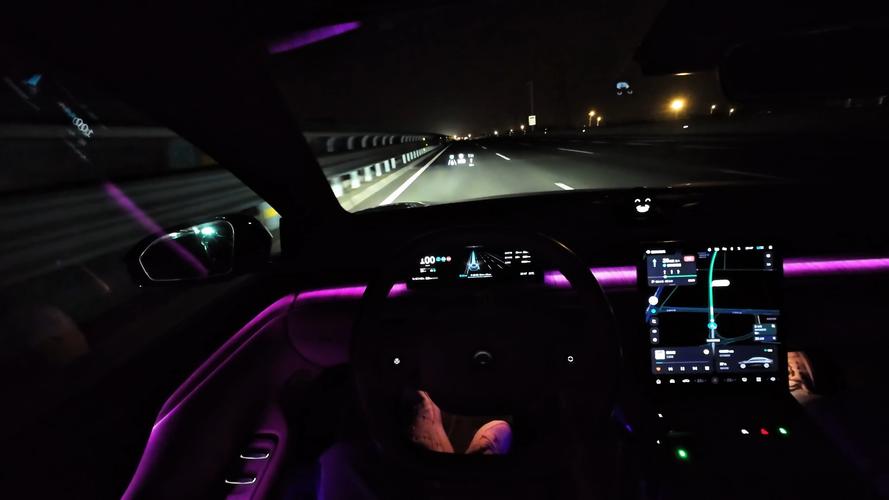 开车晚上看有痛痛的声音免费