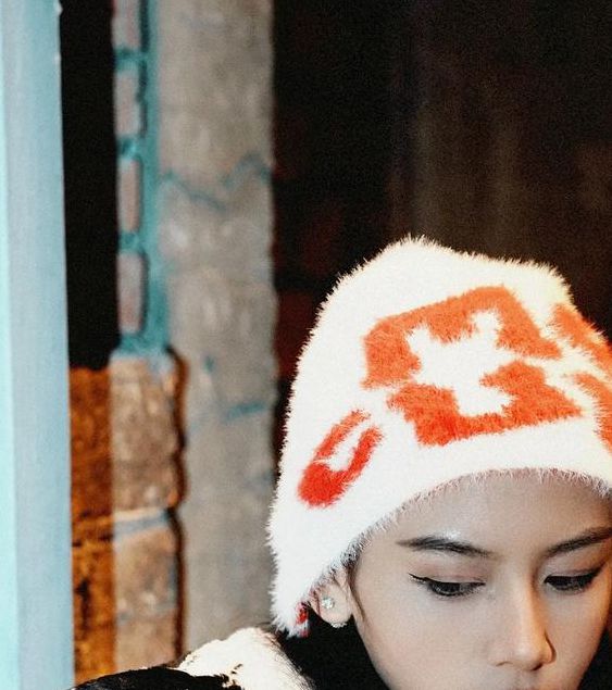 中国大陆女rapper18岁欢迎您