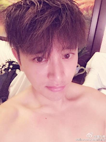 各种场合自拍露出福利视频