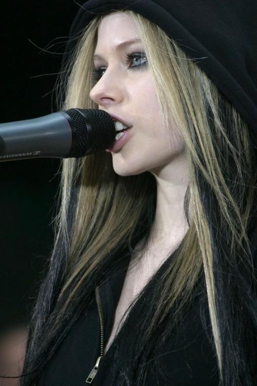 艾薇儿视频在线观看