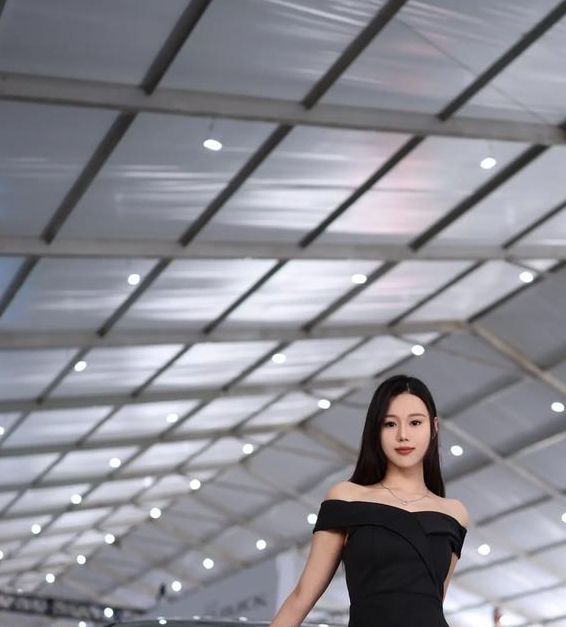 保时捷美女萤火直播