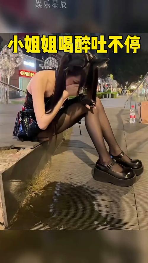 中国美女深喉呕吐