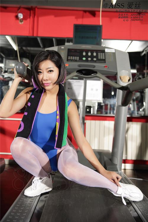 aiss爱丝无内丝袜走光