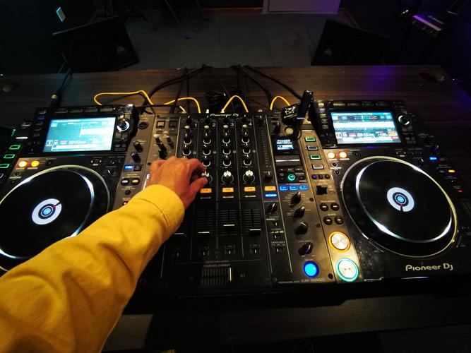 他把跳D开关开到最大